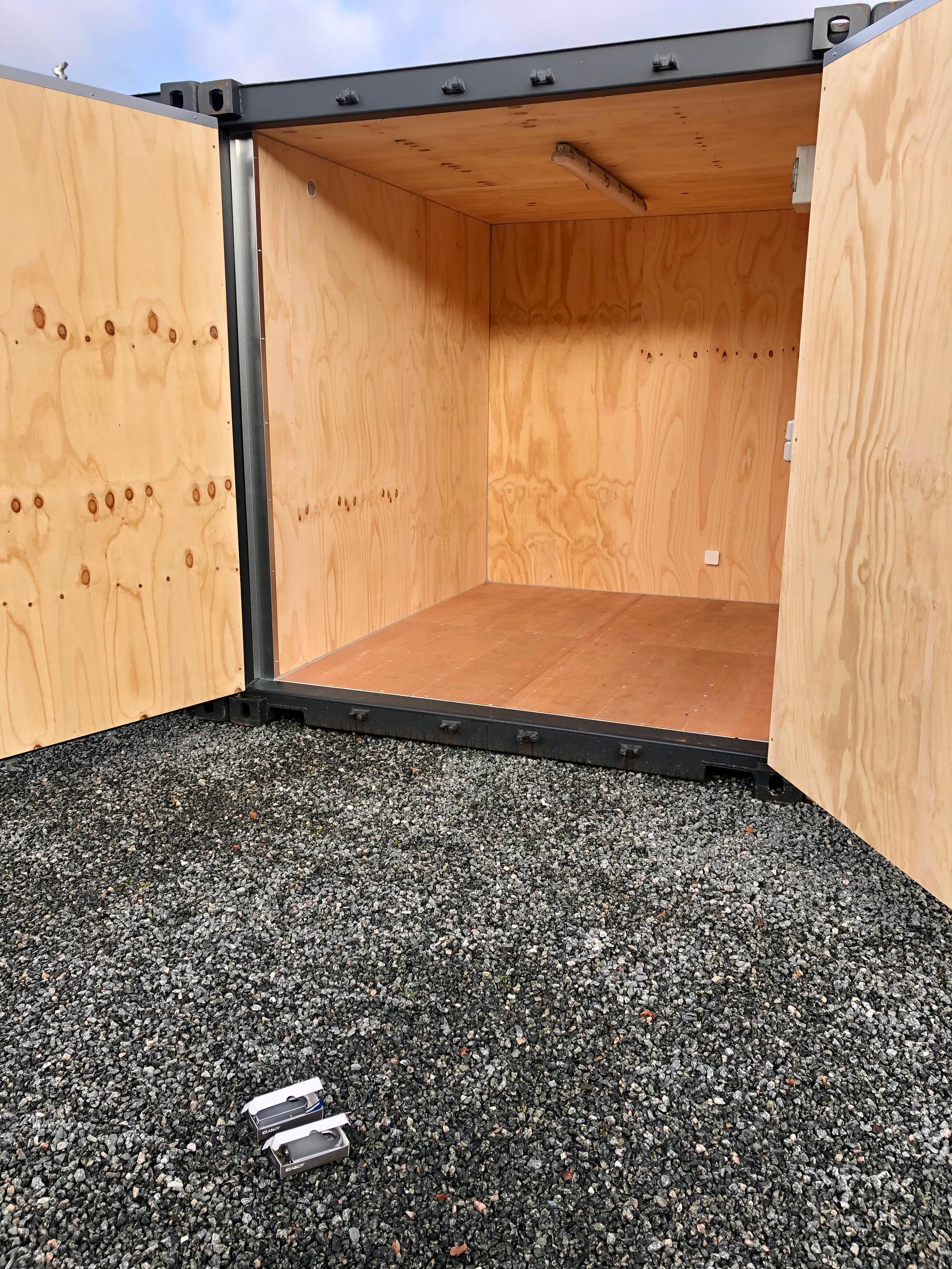 Container 