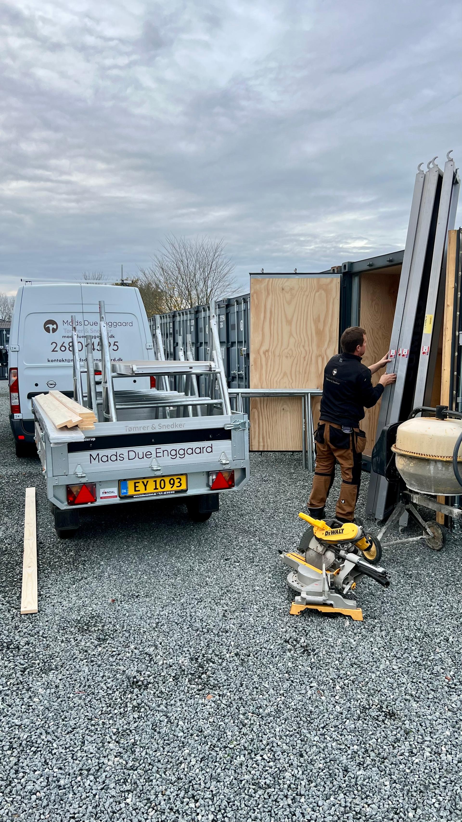 Container 